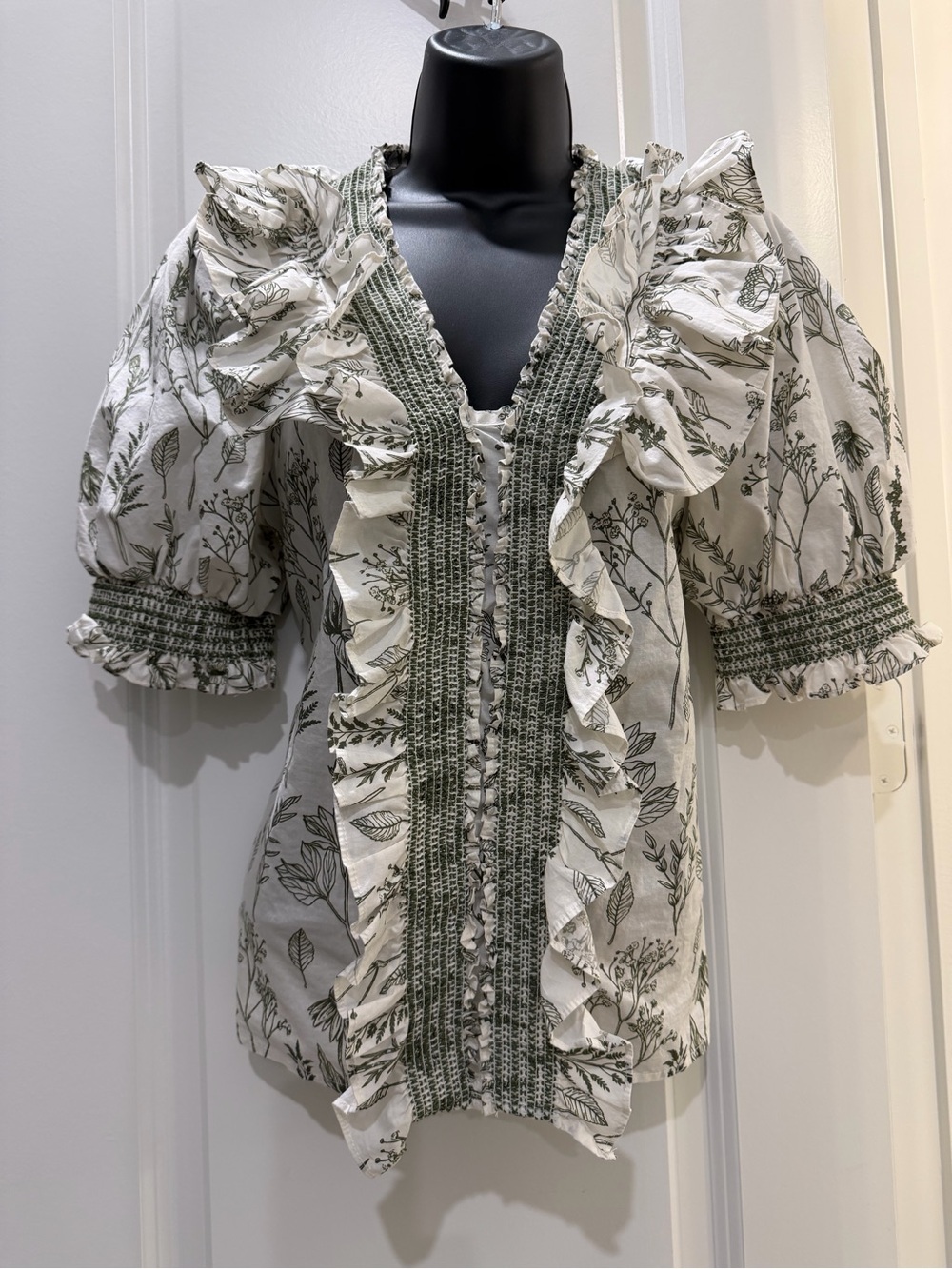 Entro Botanical Floral Ruffle Smocked Puff Sleeve Blouse M